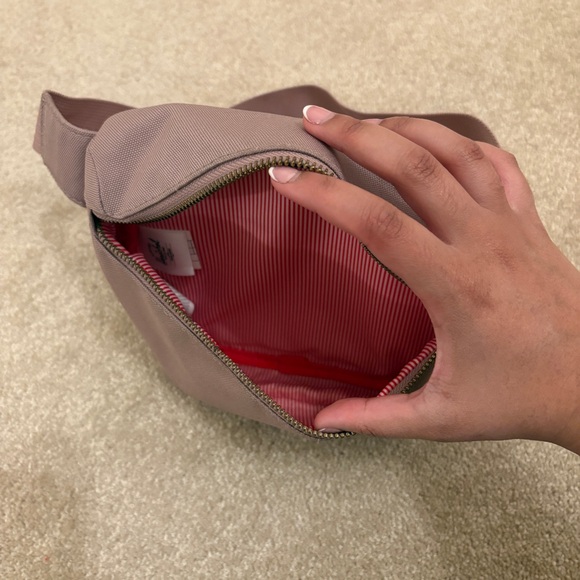 Herschel Fifteen Hip Pack (2L) in Ash Rose - Picture 3 of 5